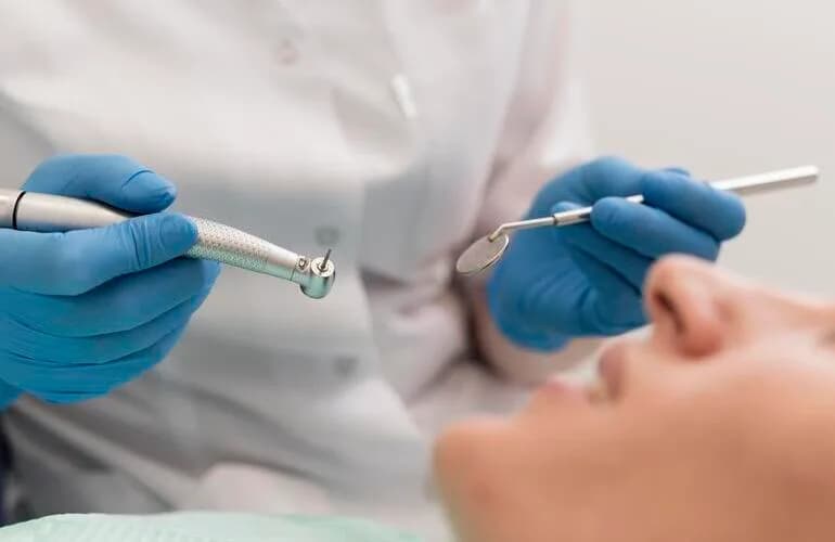 When should you seek emergency dental care?